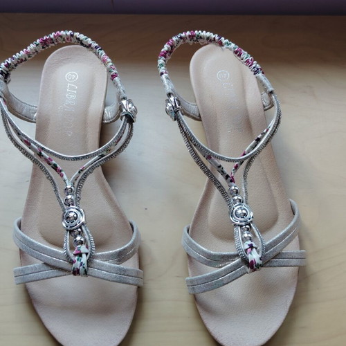 Women's sandals size 40 like new, colorful and gold
