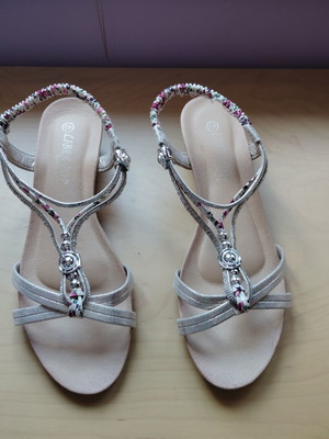 Women's sandals size 40 like new, colorful and gold