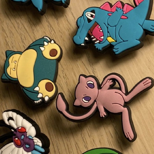Pokemon Pin Croc Set like new