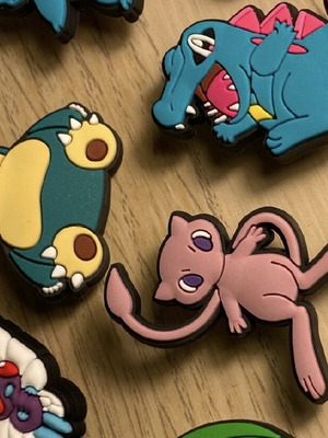 Pokemon Pin Croc Set like new