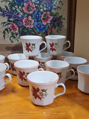 Баварски сервиз за кафе като ново, комплект от 12 чашки с Коледна звезда