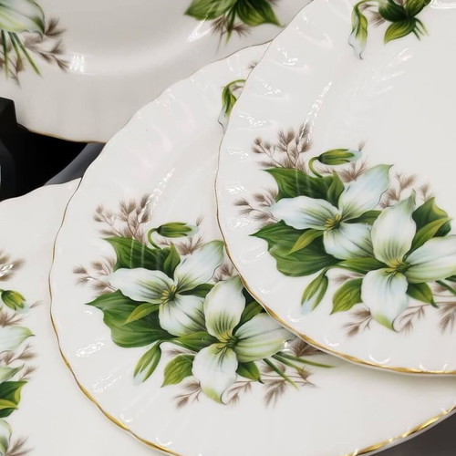 Royal Albert Trillium English cake plates like new, bone china set of 6