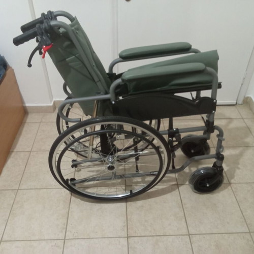 Wheelchair new, foldable and lightweight