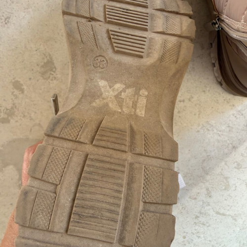 Xti beige boots with fur size 33 used