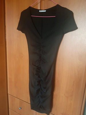 Zara dress used, black, size S with ruching and neckline