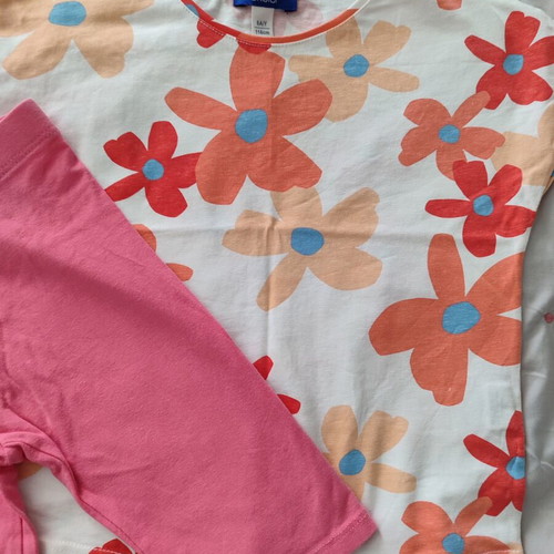 Girls' clothing set like new, colorful, for 5-6 years old