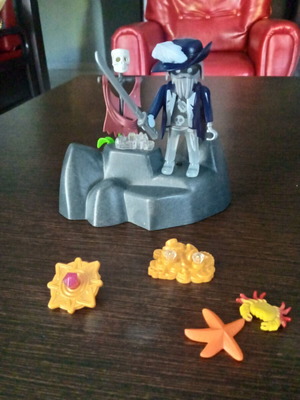 Playmobil пират употребяван