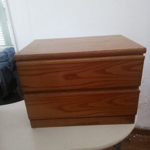 Nightstand like new, modern design, 0.60x0.42x0.43 m