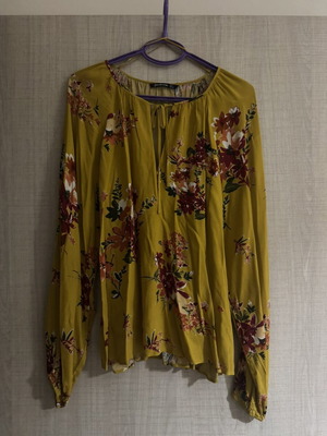 Stradivarius floral spring blouse like new