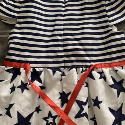 Dress for 3-year-old girl in excellent condition