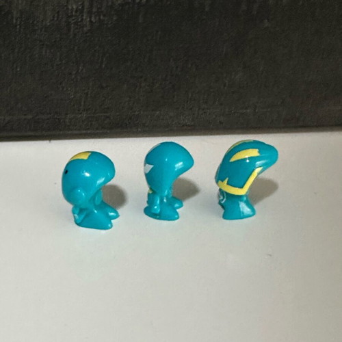 Gogo’s Crazy Bones blue turquoise collectible figures like new