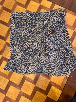 Zara medium animal print corduroy skirt used, mini with ruffles