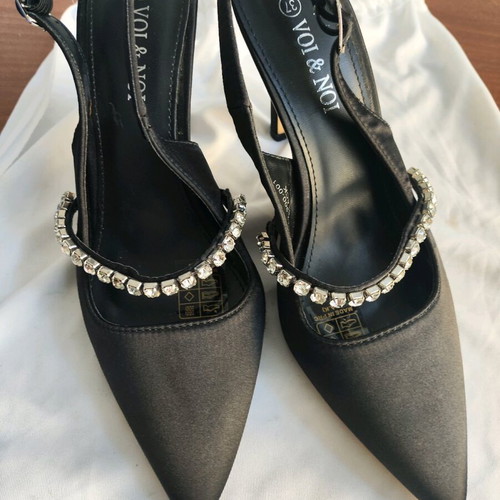 Black satin pumps like new with rhinestones, size 37