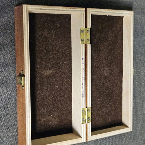 Wooden jewelry box with piano lacquer like new