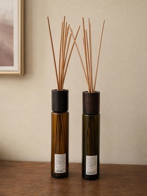 Reed Diffuser Set 2 Glass Bottles 230ml used, minimal design