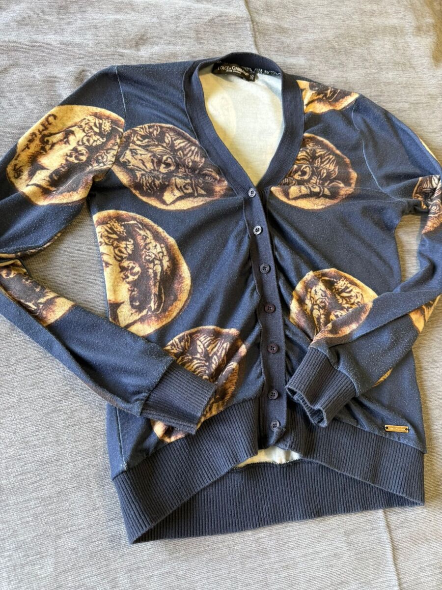 Dolce & Gabbana cardigan used with coin… - € 15,00 - Vendora.cy