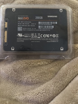 Samsung 860 EVO 250GB SSD internal drive new