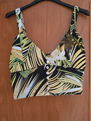 Crop top with exotic tropical print and adjustable straps, size T3
