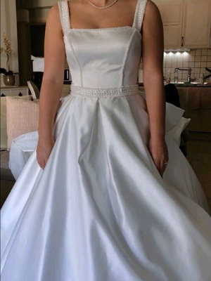 Satin wedding dress size small like new, white with pearls