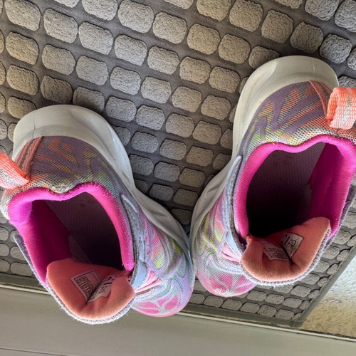 Schetsers kids shoes with lights like new, size 25 white pink