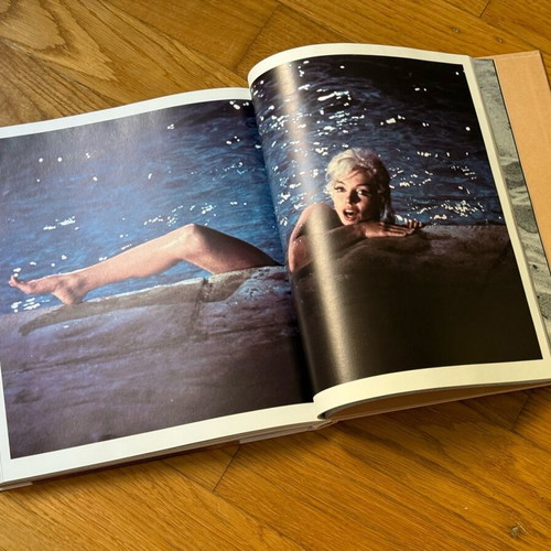 Marilyn Monroe Photography Book like new, Romanian edition