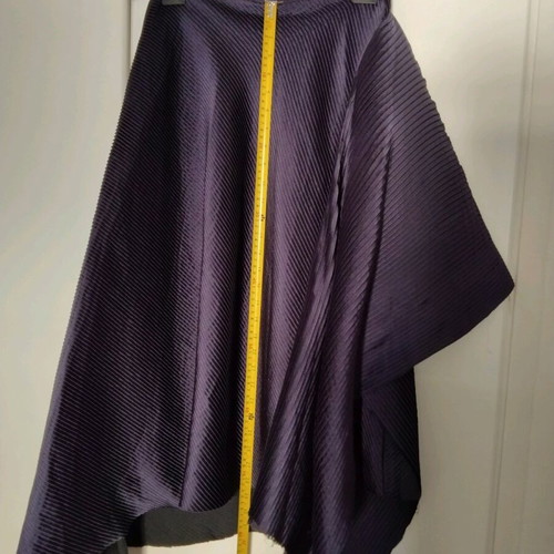 Skirt like new, unique designer purple, size M