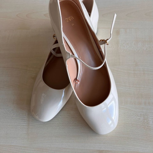 Zara women's ballet flats new, patent look, beige size 38