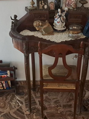 Como table with mirror like new, fully carved