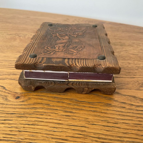 Vintage wooden cigarette case used with copper relief «Thriamvos Achilleos»