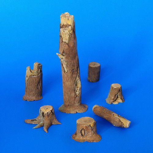 Tree trunks 1/35 scale like new, set of 7 resin