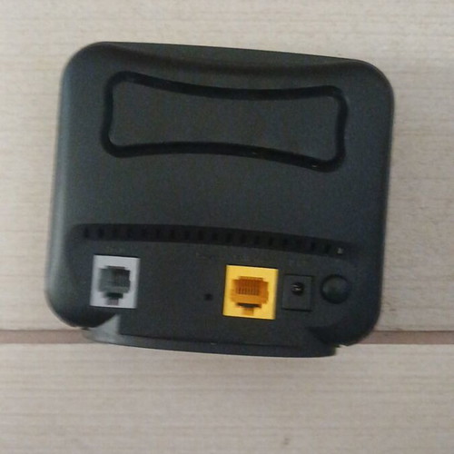 D-Link DSL-321B router like new, ADSL internet connection