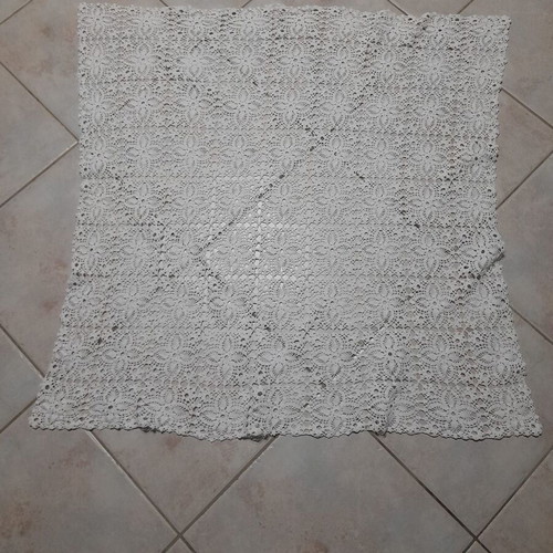 Lace tablecloth handmade, like new, white 80x80 cm