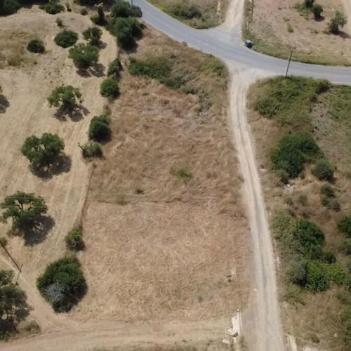 Οικόπεδο γωνιακό οικοδομήσιμο 614 τ.μ. στη Γερακινή Χαλκιδικής