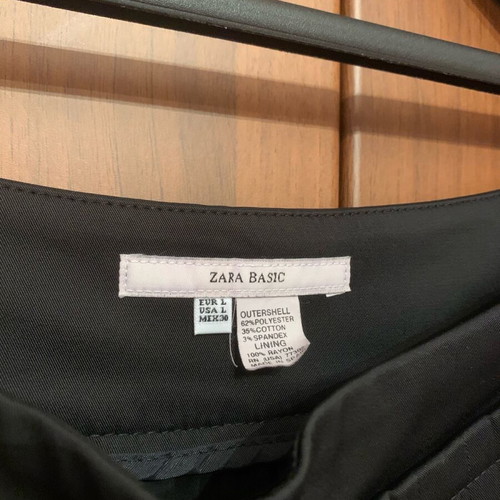 Zara skirt black like new, size large with pockets