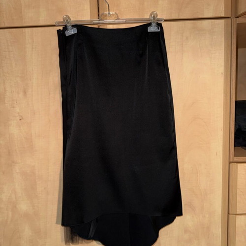 Ziczac Black Satin Skirt Size S like new