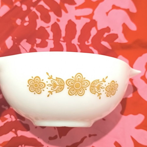 Vintage Pyrex Cinderella Bowl 1.5L Butterfly Gold Like New