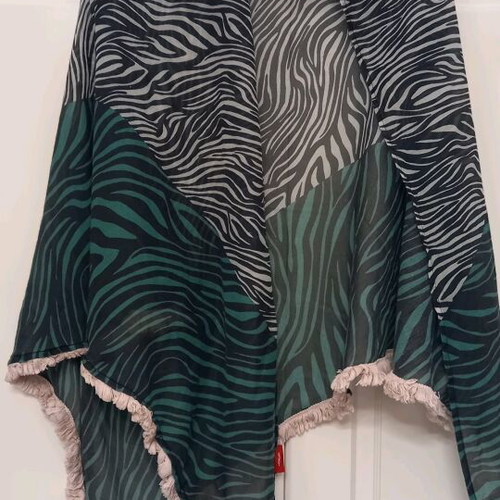 S.Oliver scarf pareo like new, black and green