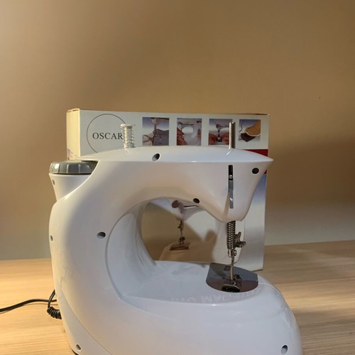 Sewing machine with battery like new with box and unused accessories
