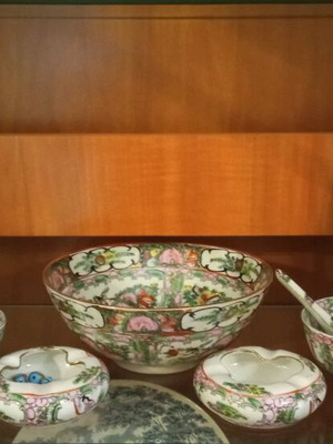 Chinese collection like new, set of 11 items