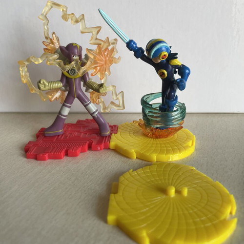 Mega Man NT Warrior figures and Battle Chips pack used, vintage 2004
