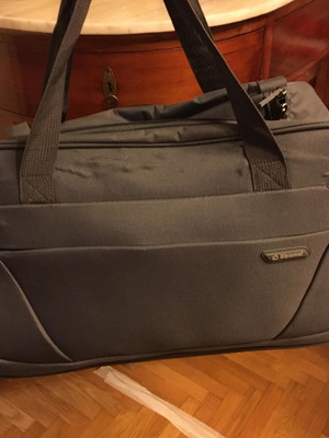 Diplomat σακβουαγιαζ σε άριστη κατάσταση με διαστάσεις 52x28x30 εκ.