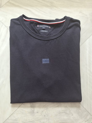 Tommy Hilfiger shirt like new, size XL, black