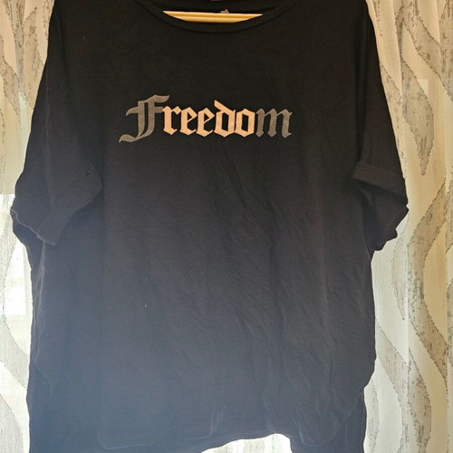 Women's short-sleeve T-shirt black with Freedom print like new