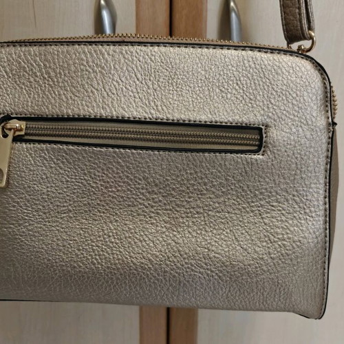 Shoulder bag in metallic gold color like new