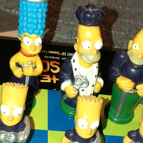 Simpsons chess like new, colorful collectible game