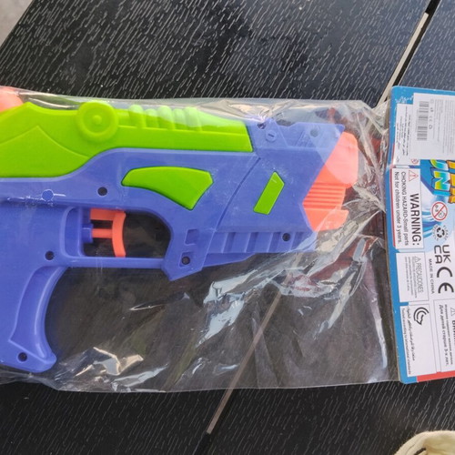 Plastic water gun Squirters type, new
