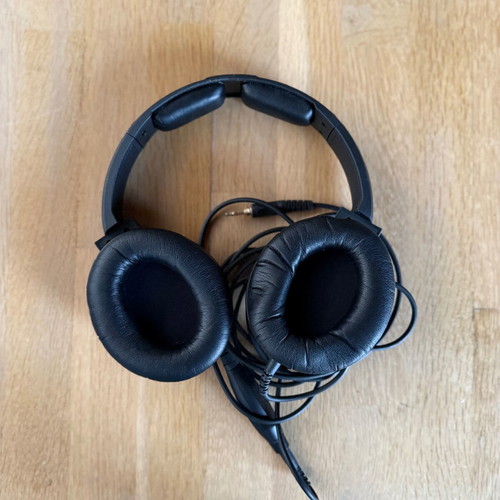 KRK KNS-8400 Studio Monitor Headphones like new, closed-back