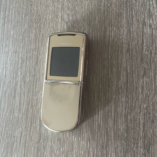 Nokia 8800 Sirocco gold used with minor crack