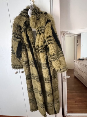 Milkwhite fur new black and green