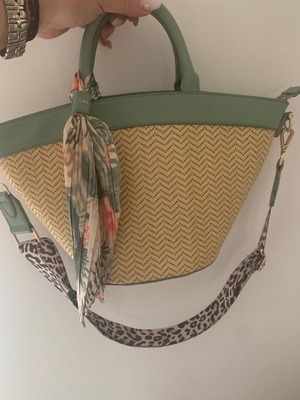 Carpisa summer handbag like new with animal print strap